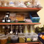 Stand de frutos secon, encurtidos y mieles