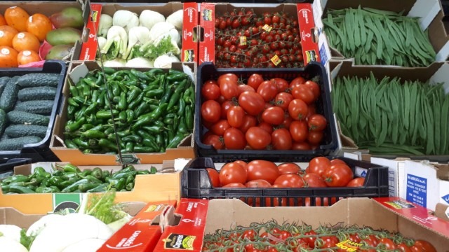 Pimientos tipo padron y tomates cherry pera